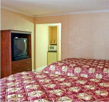 Towne Motel Alexandria Room photo