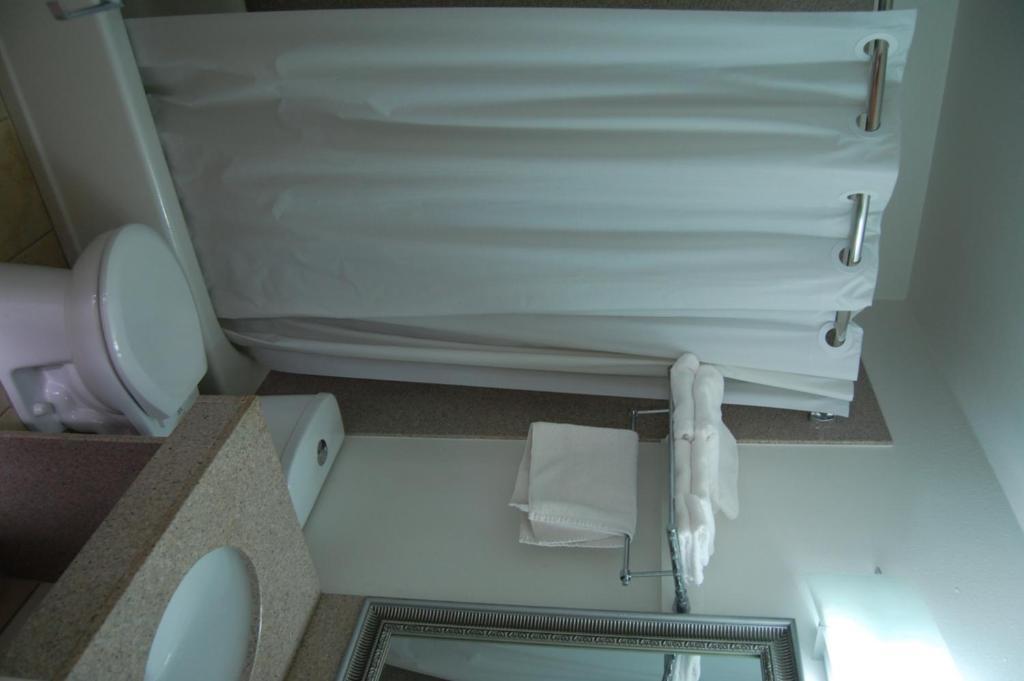 Towne Motel Alexandria Room photo