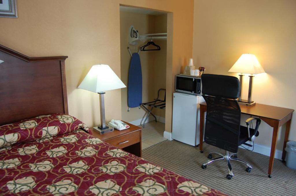 Towne Motel Alexandria Room photo